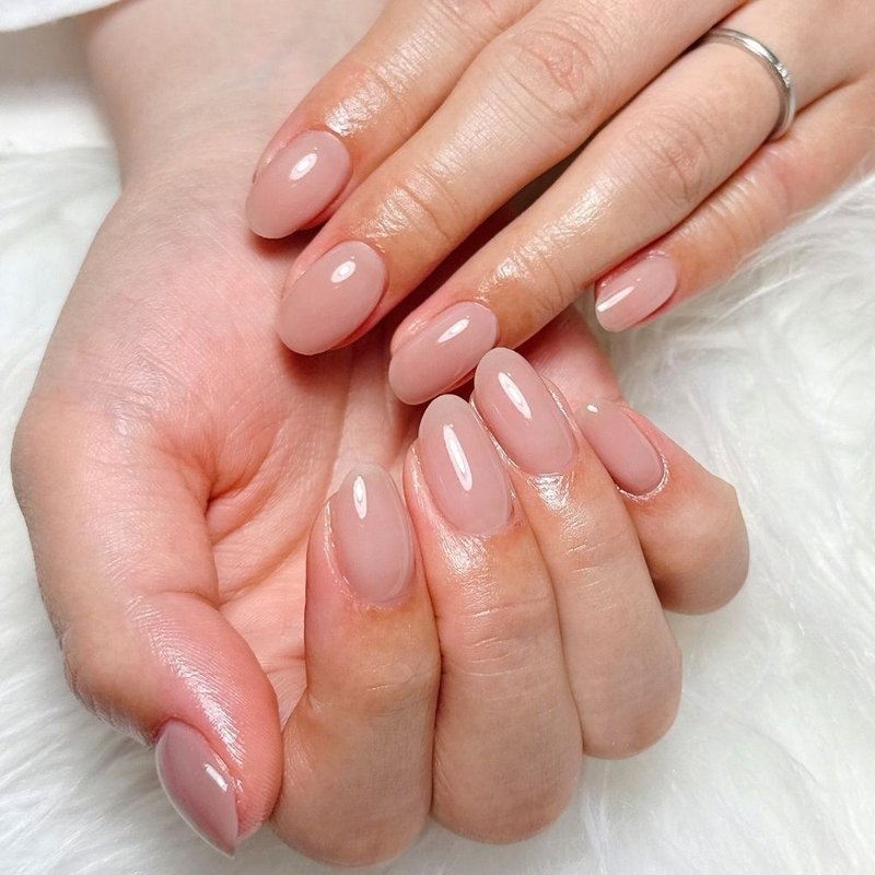 nail salon a.n.cの肌になじむピンクベージュのシンプルなネイル